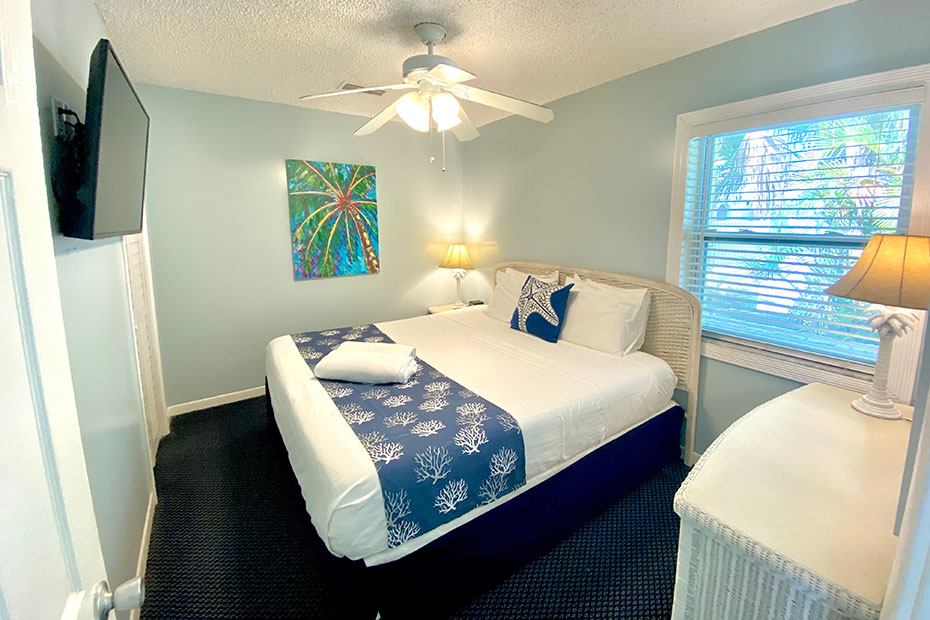 Rooms 6 and 8 master bedroom at White Sands Beach resort